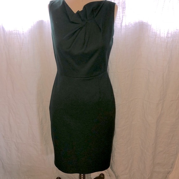 Elie Tahari Dresses & Skirts - Elie Tahari Forest green dress size 4